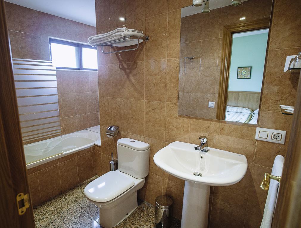Hospederia Puerta De La Catedral Hotel Ciudad Rodrigo Room photo